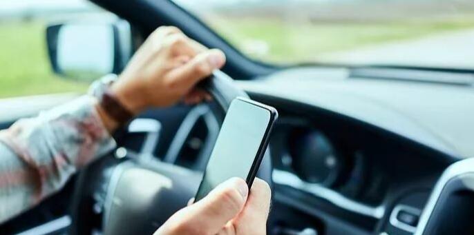 【熱點(diǎn)】深圳交通處罰新法規(guī)來了，你確定還要開車玩手機(jī)嗎？